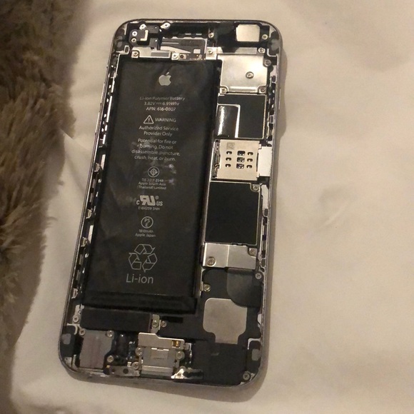 iPhone 6 - Picture 1 of 2